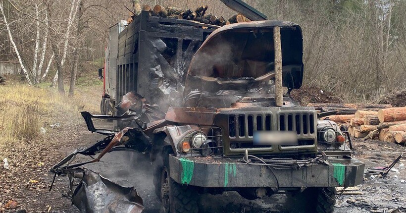 У Ізюмі російський дрон влучив у вантажівку: двоє чоловіків загинули