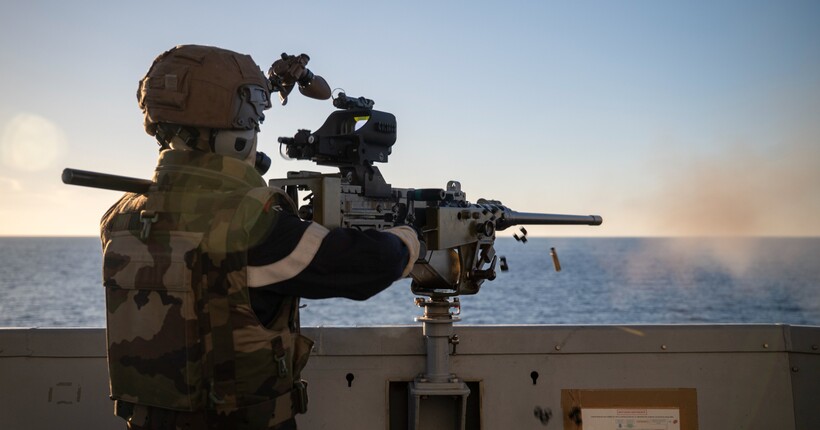 ВМС Франції відкрили вогонь по дронах над базою ядерних субмарин - AFP