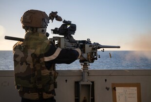 ВМС Франції відкрили вогонь по дронах над базою ядерних субмарин - AFP