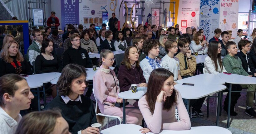 Україна нагородила 94 талановитих школярів і студентів преміями президента