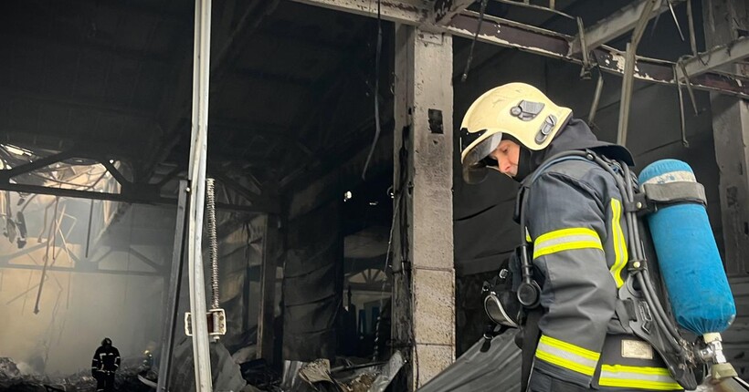 Атака на Київщину: рятувальники ліквідували наслідки ударів у трьох районах (фото, відео)