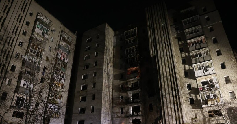 Армія рф атакувала багатоповерхівку в Охтирці: є постраждалі