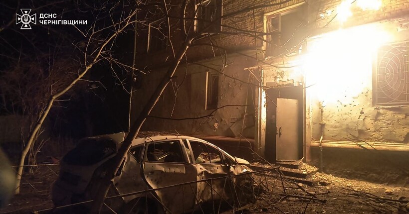 У Чернігові падіння російського БпЛА пошкодило житловий будинок