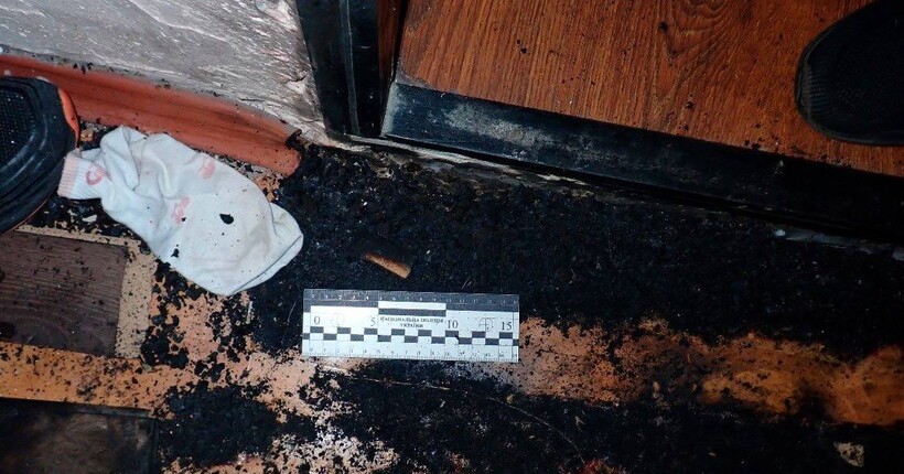 У Києві матір підпалила двері доньки після конфлікту: справу передали до суду