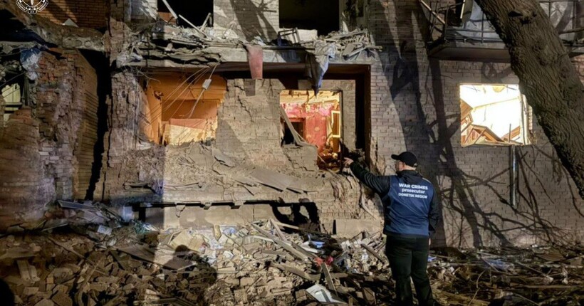 У прокуратурі опублікували кадри наслідків удару по Словʼянську (фото)