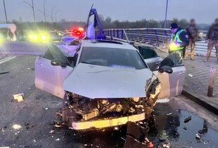 У Києві на Броварському проспекті сталася ДТП: міст Метро повністю перекрито