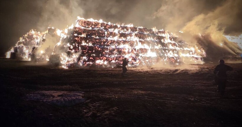 На Чернігівщині росіяни атакували фермерське господарство: спалахнула масштабна пожежа