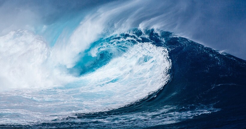 В Японії стався потужний землетрус: оголошена загроза цунамі, тривають перевірки АЕС