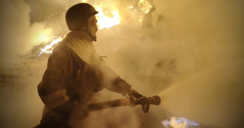 Ворог атакував Дніпропетровщину: один загиблий, четверо поранених, пожежі і руйнування