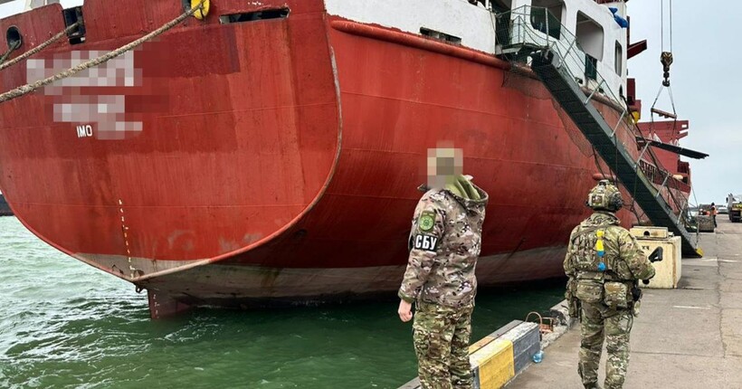 СБУ затримала в Одесі судно тіньового флоту рф, яке вивозило українське зерно