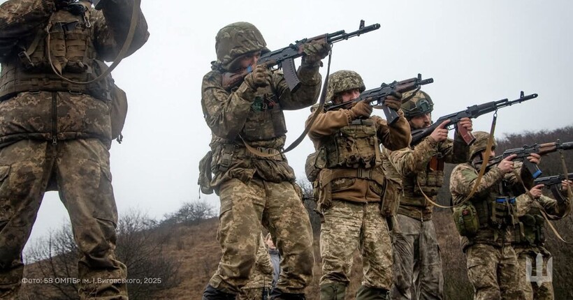 Від початку цієї доби відбулося 200 бойових зіткнень - Генштаб ЗСУ