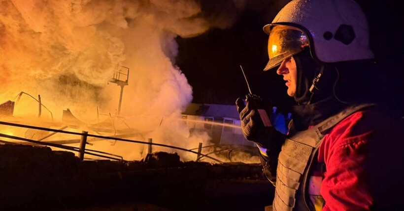 Ворог атакував енергетику у Кременчуцькому районі, виникли пожежі - ОВА