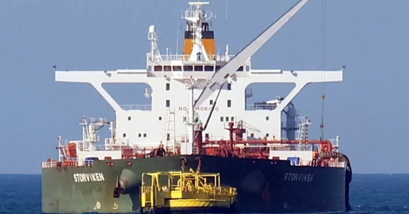 Німецька митниця ніяк не може конфіскувати танкер Eventin з 