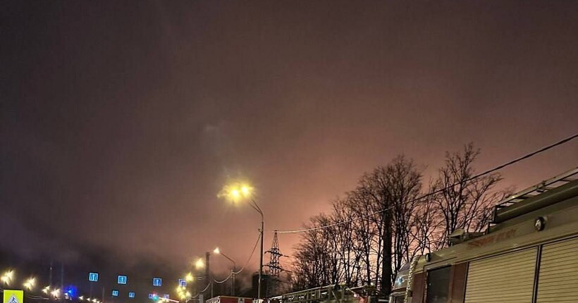 У Ярославлі пролунали вибухи: місцеві повідомляють про дим біля НПЗ