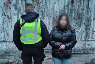 Поліція Києва затримала 18-річну дівчину зі збутом наркотиків