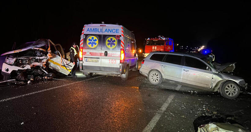 Смертельна ДТП на Хмельниччині: загинув водій, двоє людей у лікарні