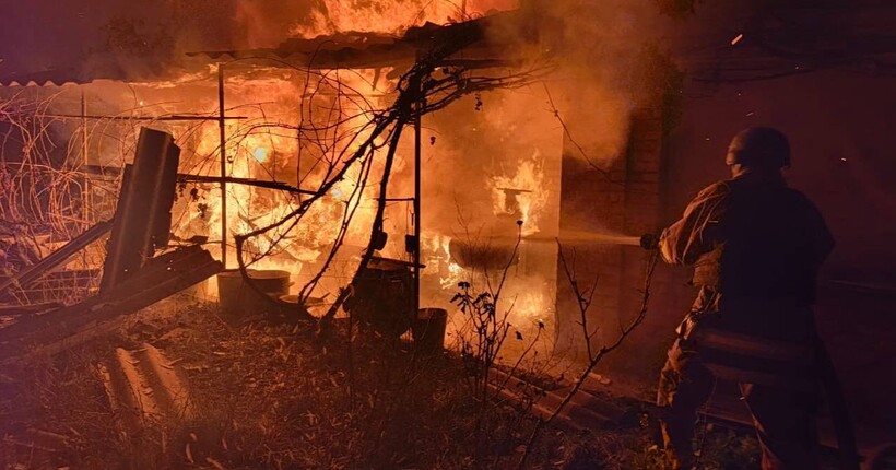 Росіяни з артилерії та дронів обстріляли три райони Дніпропетровщини: пошкоджено будинки