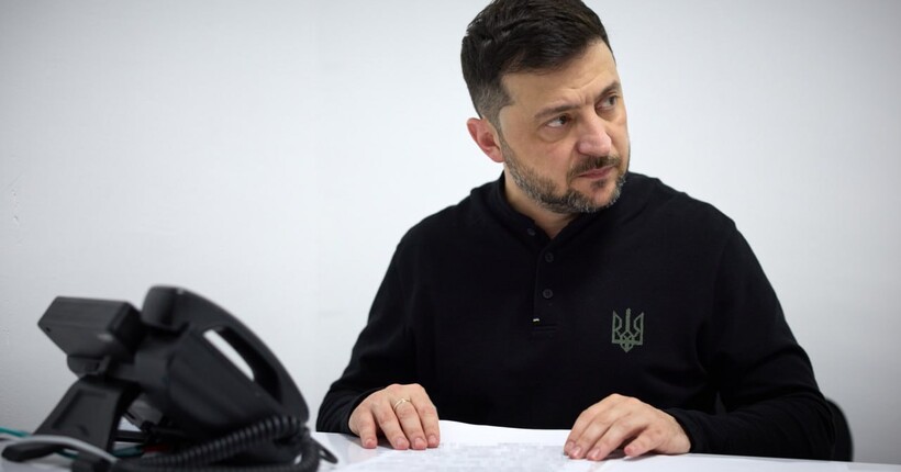 Зеленський провів розмову з Макроном перед зустріччю з посланцями Трампа - деталі