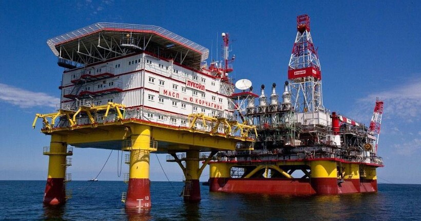 Українські дрони вивели з ладу ще одну нафтову платформу рф в Каспії