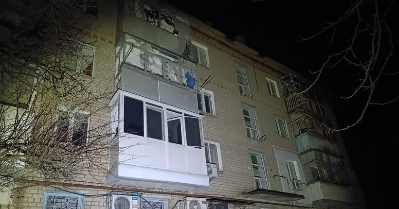 Обстріл Дніпропетровщини: через удари рф пошкоджена п'ятиповерхівка та лінія передач