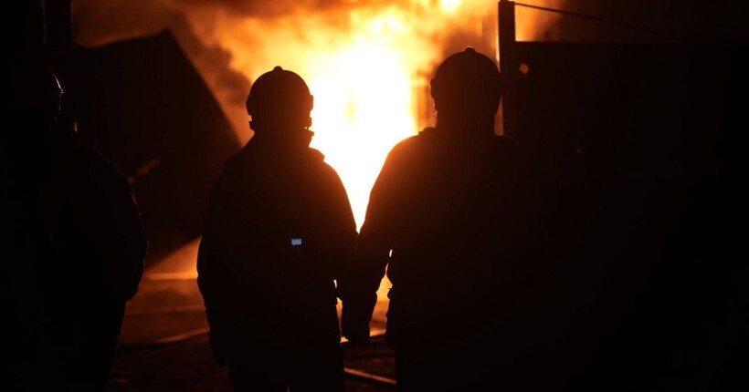 Внаслідок ударів рф по Одещині загорілися контейнери з борошном та олією