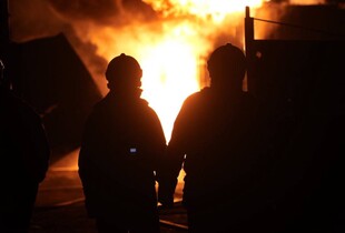 Внаслідок ударів рф по Одещині загорілися контейнери з борошном та олією