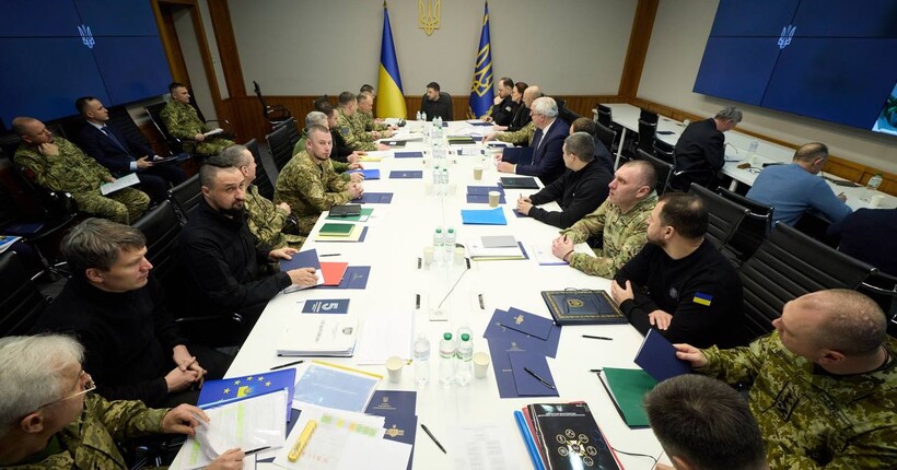 Зеленський провів Ставку: військово-політичне керівництво обговорили діпстрайки, ППО і потреби Сил оборони