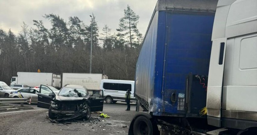 Смертельна ДТП у Києві: загинув 16-річний пасажир (фото)