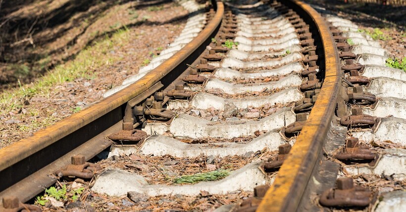 У Рівненській області на залізничних коліях загинув чоловік