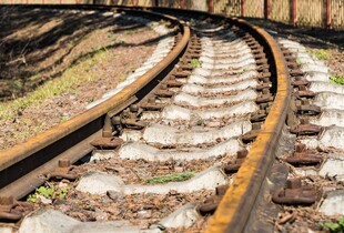 У Рівненській області на залізничних коліях загинув чоловік