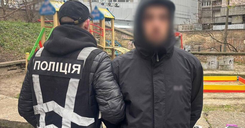 У Києві чоловік торгував наркотиками під виглядом шоколадок: вартість товару перевищує 1 млн грн