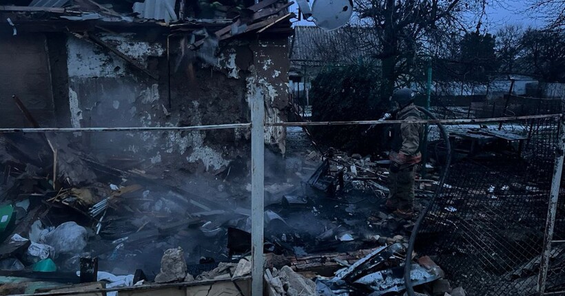 Окупанти обстріляли три райони Дніпропетровщини: пошкоджено підприємство, ліцей та газогін