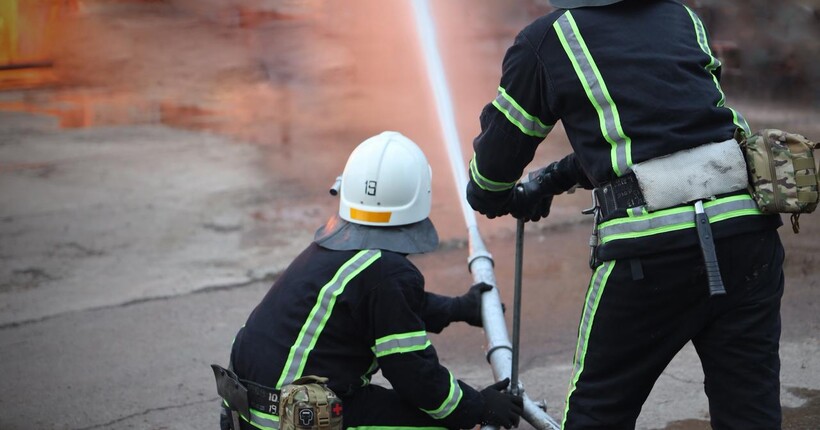 Уламки ракети рф впали на кладовище в Черкасах: пошкоджена Алея Героїв