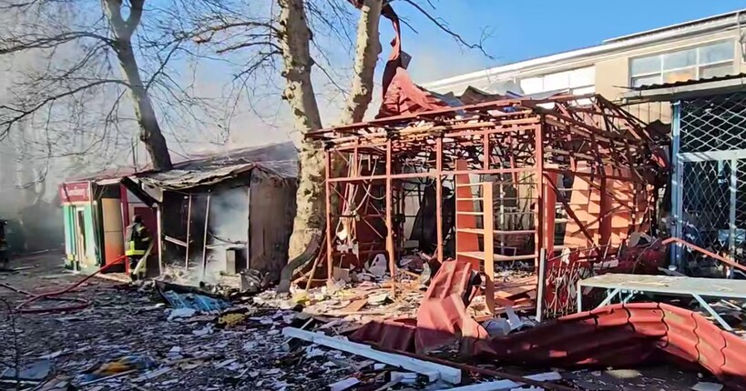 Росіяни на Різдво обстріляли ринок в центрі Херсона: є загиблий