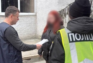 Залишила дитину під обстрілами: на Харківщині матері повідомили про підозру