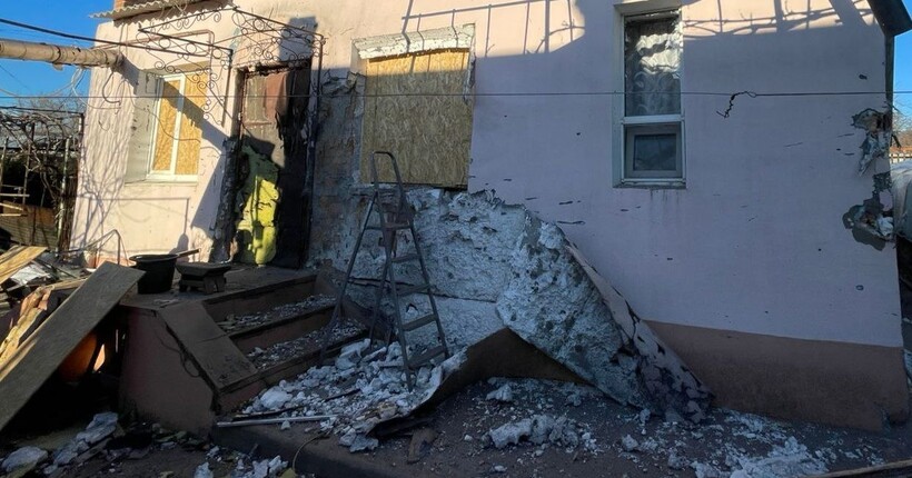 Росіяни обстріляли Дніпропетровщину авіабомбами: пошкоджено інфраструктуру та будинок культури