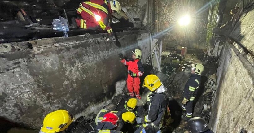 Рятувальники завершили аварійно-пошукові роботи у Чернігові на місці влучання 