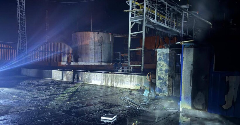 рф всю ніч била по портах Одещини: пошкоджені два судна та елеватори