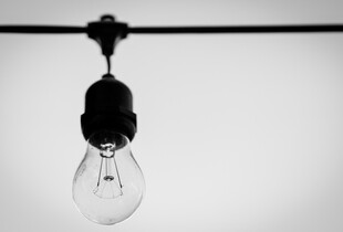 Відключення світла в Україні 27 грудня: обмеження діятимуть в більшості регіонів