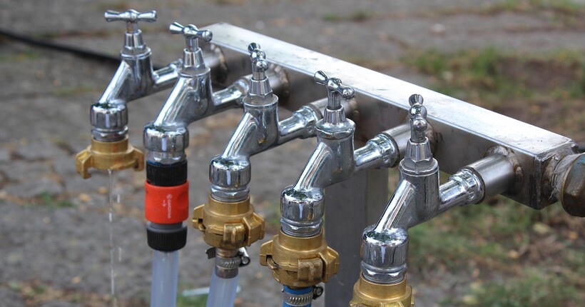 Водопостачання у Києві з перебоями: у шістьох районах столиці знижено тиск води