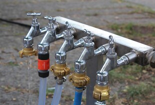 Водопостачання у Києві з перебоями: у шістьох районах столиці знижено тиск води