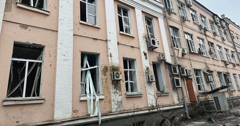 Росіяни обстріляли Київ: у столиці пошкоджено будівлю Міністерства освіти і науки