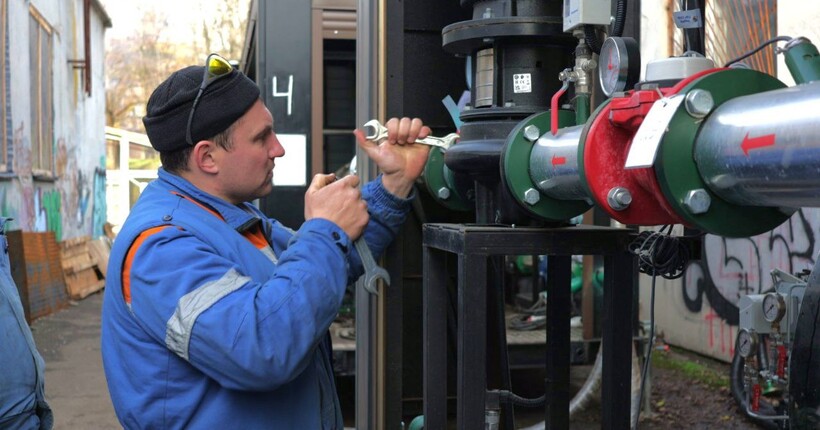 Опалення у Києві повернуть у всі будинки до кінця доби – Кулеба