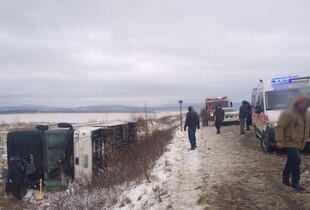 На Франківщині перекинувся автобус: є жертви (відео)