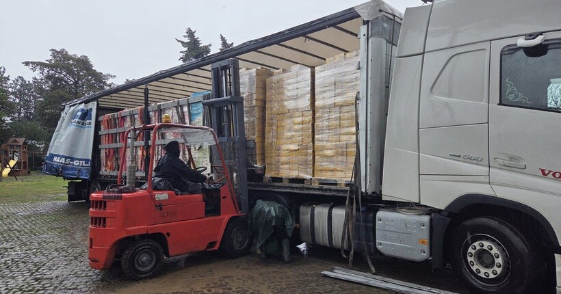 Папа Римський відправив Україні три вантажівки гуманітарної допомоги