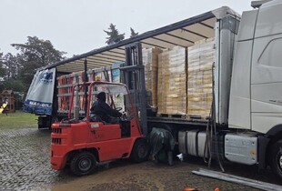 Папа Римський відправив Україні три вантажівки гуманітарної допомоги