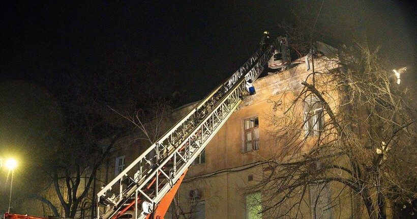 Росіяни вночі атакували Одесу безпілотниками: пошкоджено ліцей