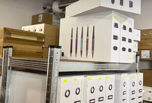 Правоохоронці викрили мережу з продажу контрафактної техніки відомих брендів: збитки на 30 млн грн