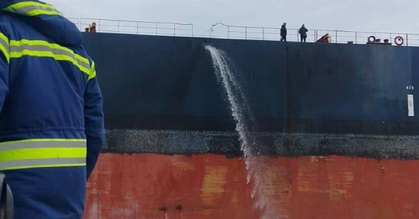 Росіяни вдарили дронами по цивільним суднам: фото наслідків