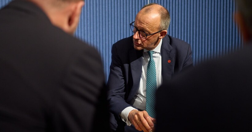 Зеленський обговорив із Мерцом зустріч з Трампом і свіжий фейк про резиденцію Путіна